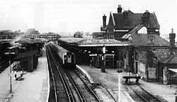 Guildford Station platform 2 & 3 in 1986