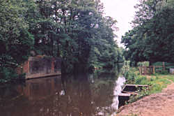 Railway bridge over the River Wey in 2001